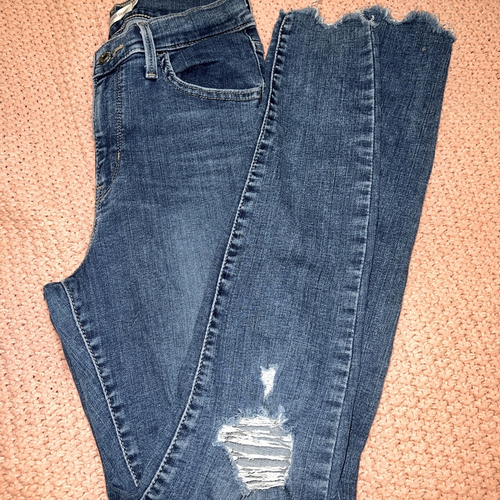 Medium blue distressed jeans high waisted